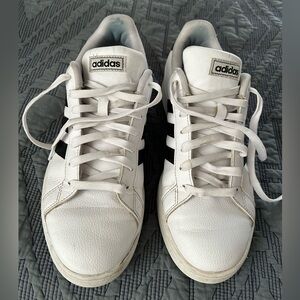 Adidas Grand Court 2.0 In white and black, good used condition, size 9.5